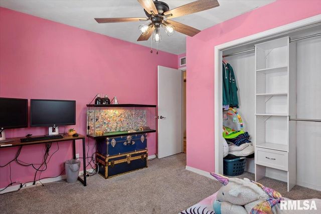 5 OAKWOOD Drive, Chatham, IL 62629