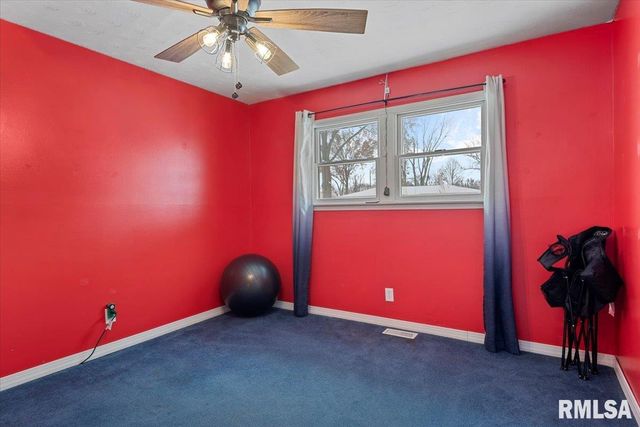 5 OAKWOOD Drive, Chatham, IL 62629