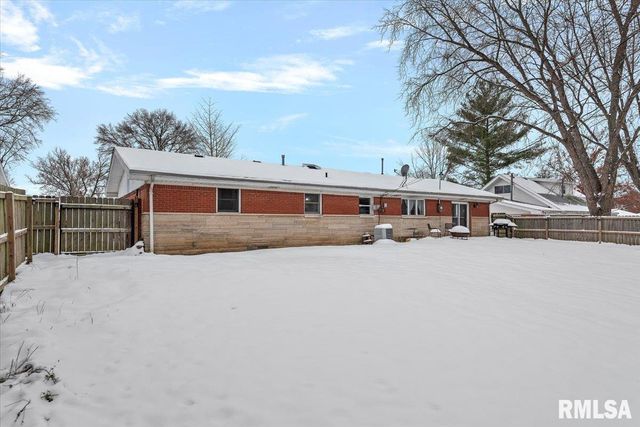 5 OAKWOOD Drive, Chatham, IL 62629