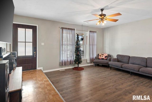 5 OAKWOOD Drive, Chatham, IL 62629