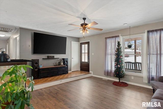 5 OAKWOOD Drive, Chatham, IL 62629