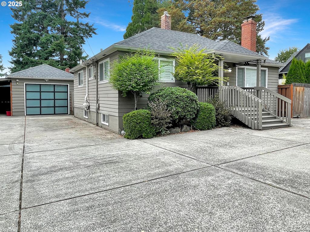 4535 Sw LAURELWOOD Ave, Portland, OR 97225