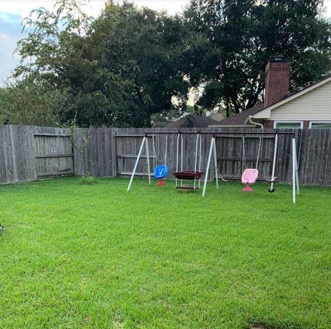 6810 Springcrest Drive, Sugar Land, TX 77479