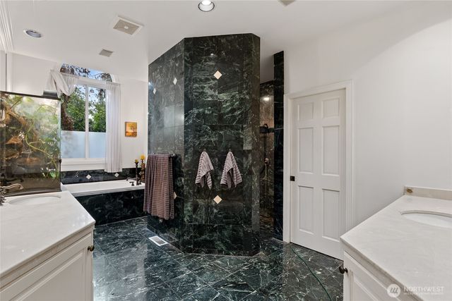 1018 254th Avenue NE, Redmond, WA 98074