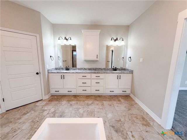 6112 Wye Oak Drive, Salado, TX 76571