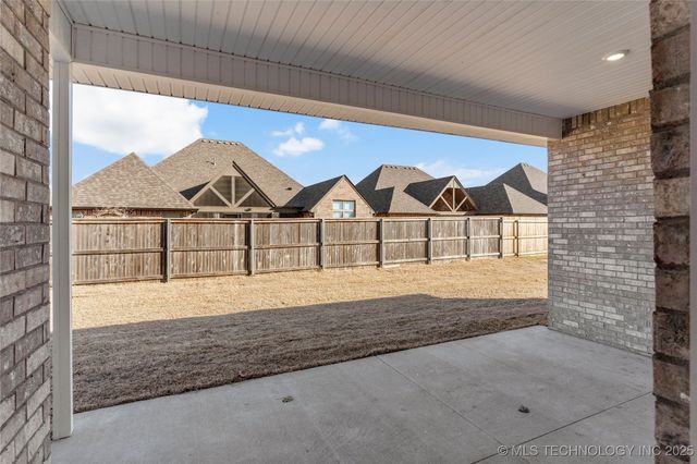 2804 E Northampton Street, Broken Arrow, OK 74014