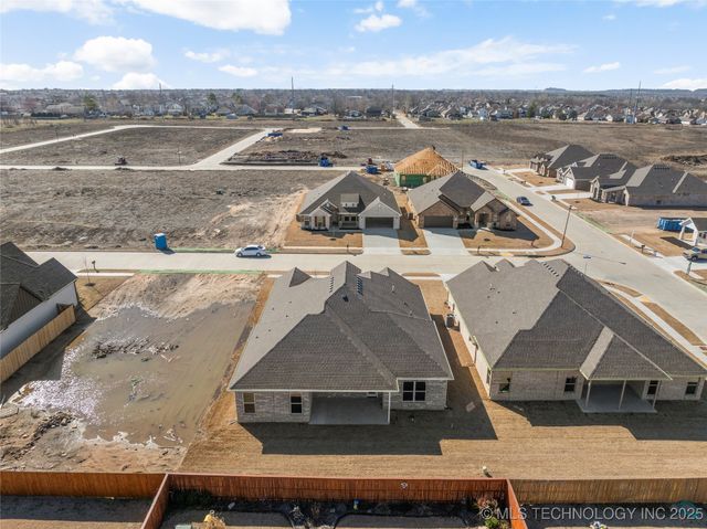 2804 E Northampton Street, Broken Arrow, OK 74014