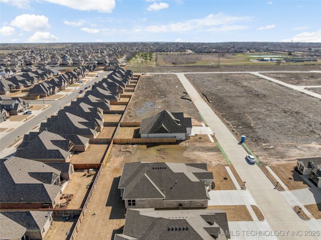 2804 E Northampton Street, Broken Arrow, OK 74014
