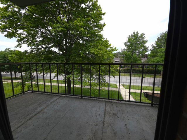 1665 COACH Drive 102, Naperville, IL 60565