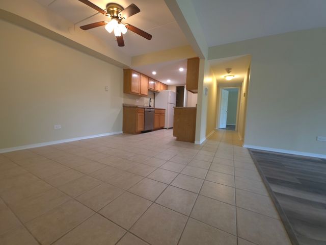 1665 COACH Drive 102, Naperville, IL 60565