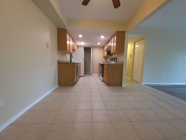 1665 COACH Drive 102, Naperville, IL 60565