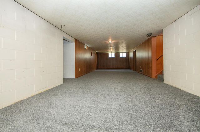 2727 Fairlane Avenue, Waterloo, IA 50702
