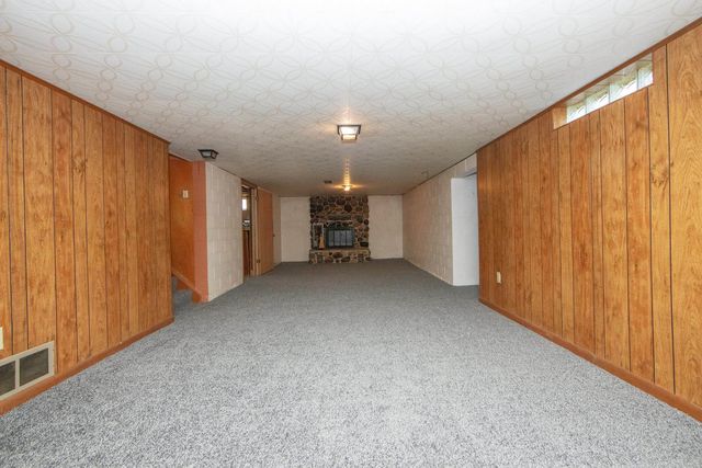 2727 Fairlane Avenue, Waterloo, IA 50702