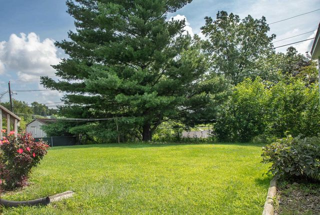 2727 Fairlane Avenue, Waterloo, IA 50702