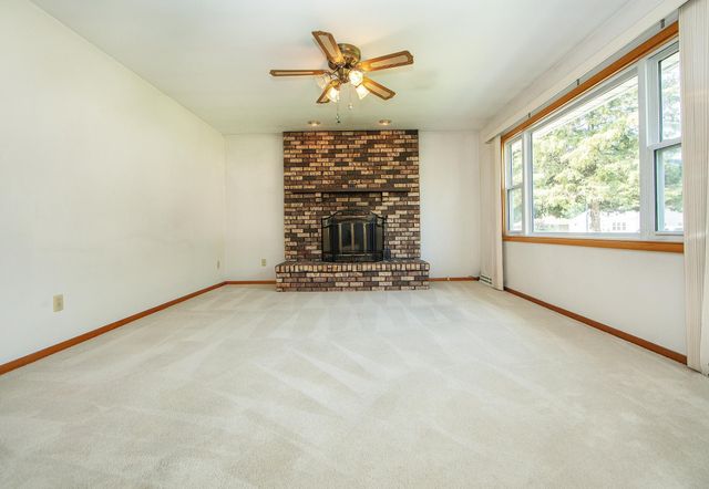 2727 Fairlane Avenue, Waterloo, IA 50702