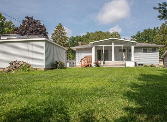 2727 Fairlane Avenue, Waterloo, IA 50702
