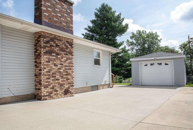 2727 Fairlane Avenue, Waterloo, IA 50702