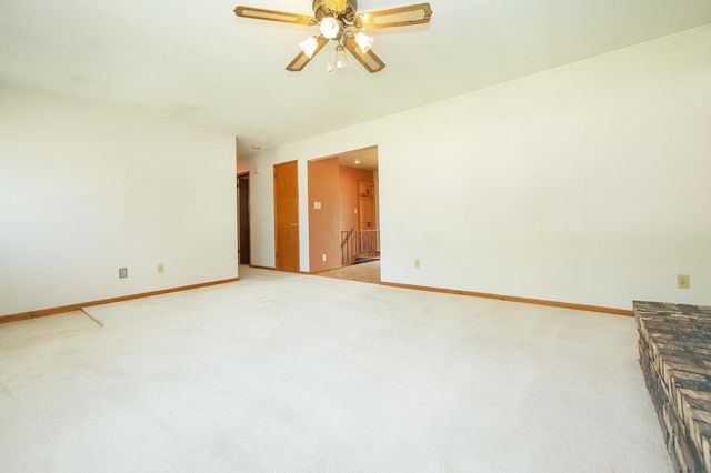 2727 Fairlane Avenue, Waterloo, IA 50702