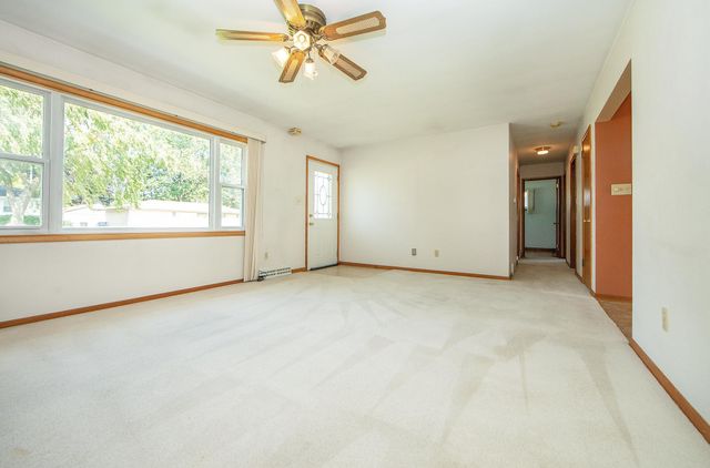 2727 Fairlane Avenue, Waterloo, IA 50702