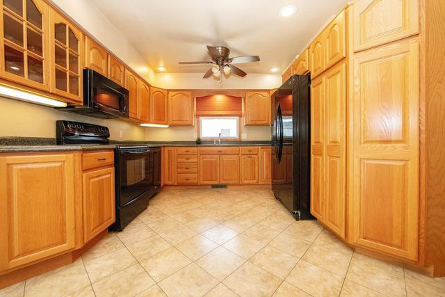 2727 Fairlane Avenue, Waterloo, IA 50702