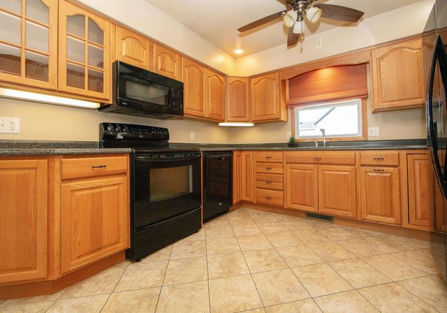 2727 Fairlane Avenue, Waterloo, IA 50702