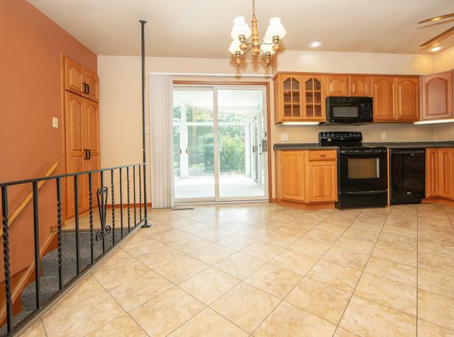 2727 Fairlane Avenue, Waterloo, IA 50702