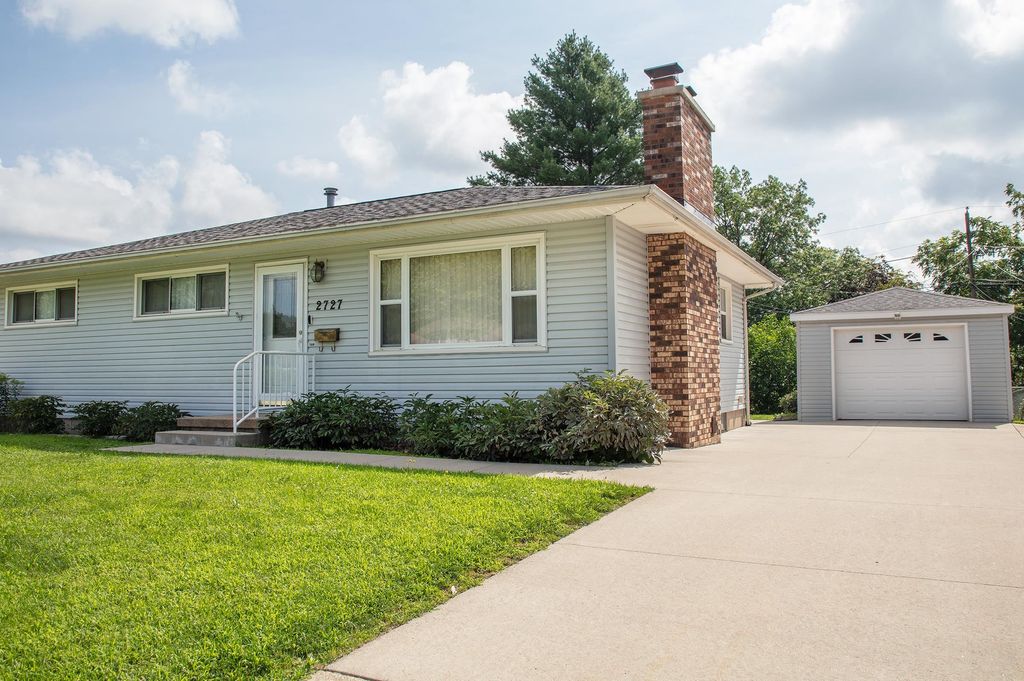 2727 Fairlane Avenue, Waterloo, IA 50702