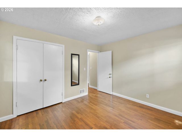 1053 Se BARNES Rd, Gresham, OR 97080