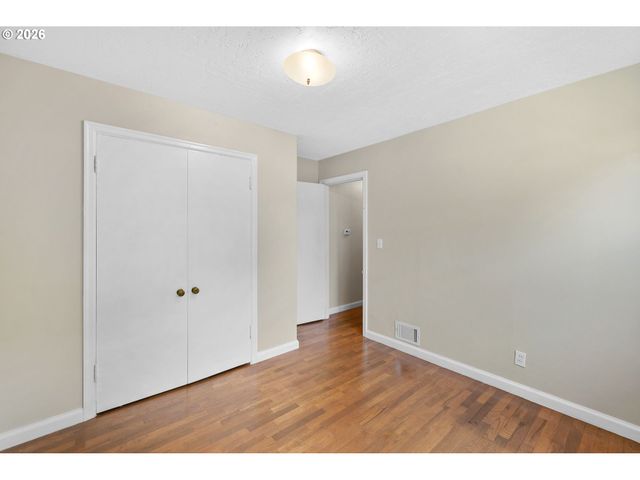 1053 Se BARNES Rd, Gresham, OR 97080