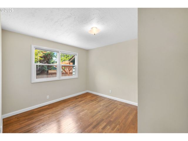 1053 Se BARNES Rd, Gresham, OR 97080