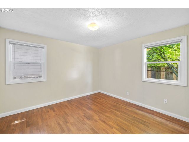 1053 Se BARNES Rd, Gresham, OR 97080