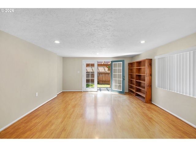 1053 Se BARNES Rd, Gresham, OR 97080