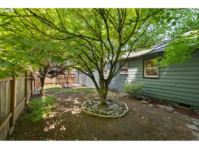 1053 Se BARNES Rd, Gresham, OR 97080