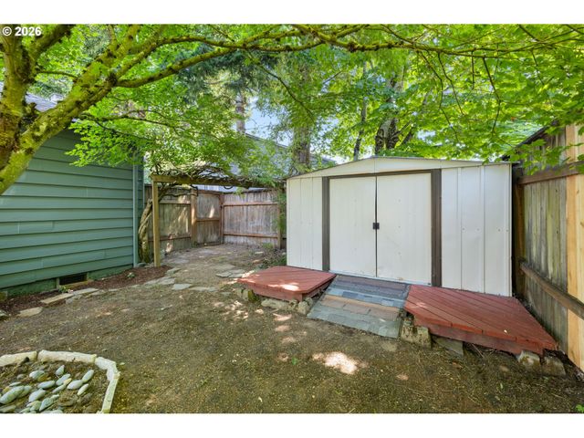 1053 Se BARNES Rd, Gresham, OR 97080