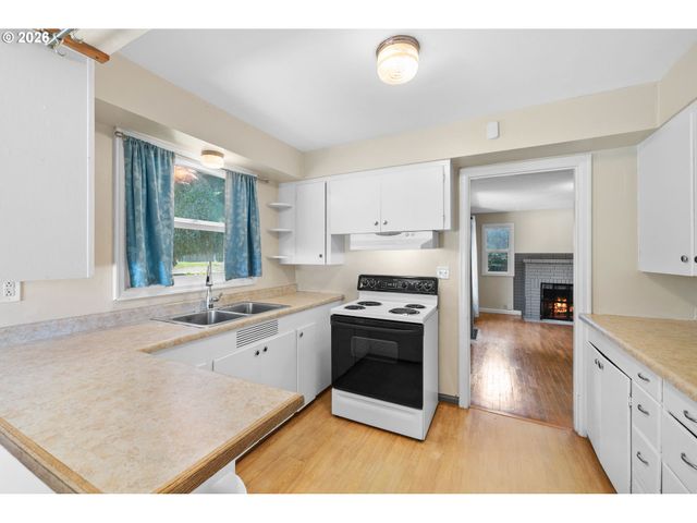 1053 Se BARNES Rd, Gresham, OR 97080