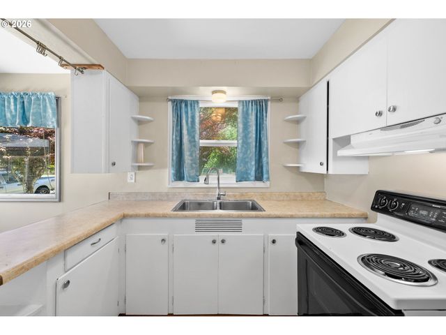1053 Se BARNES Rd, Gresham, OR 97080