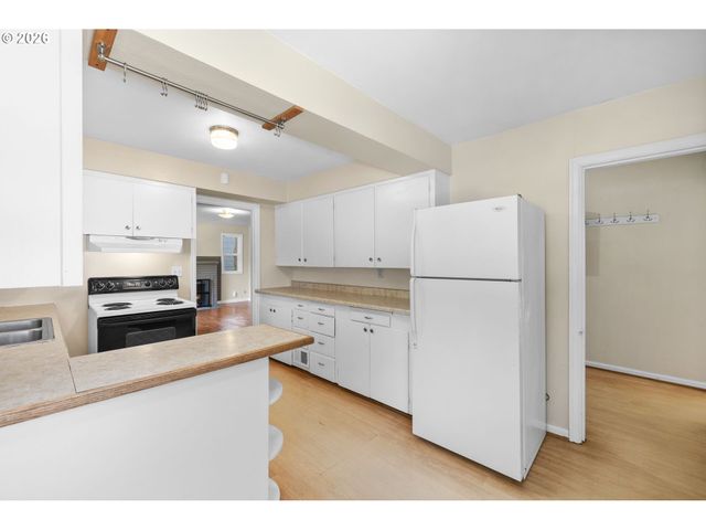 1053 Se BARNES Rd, Gresham, OR 97080