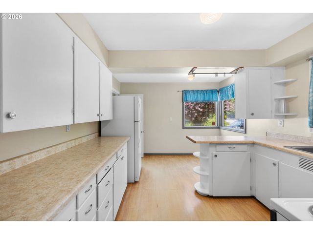 1053 Se BARNES Rd, Gresham, OR 97080