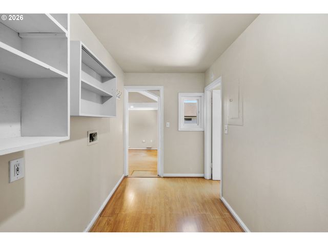 1053 Se BARNES Rd, Gresham, OR 97080