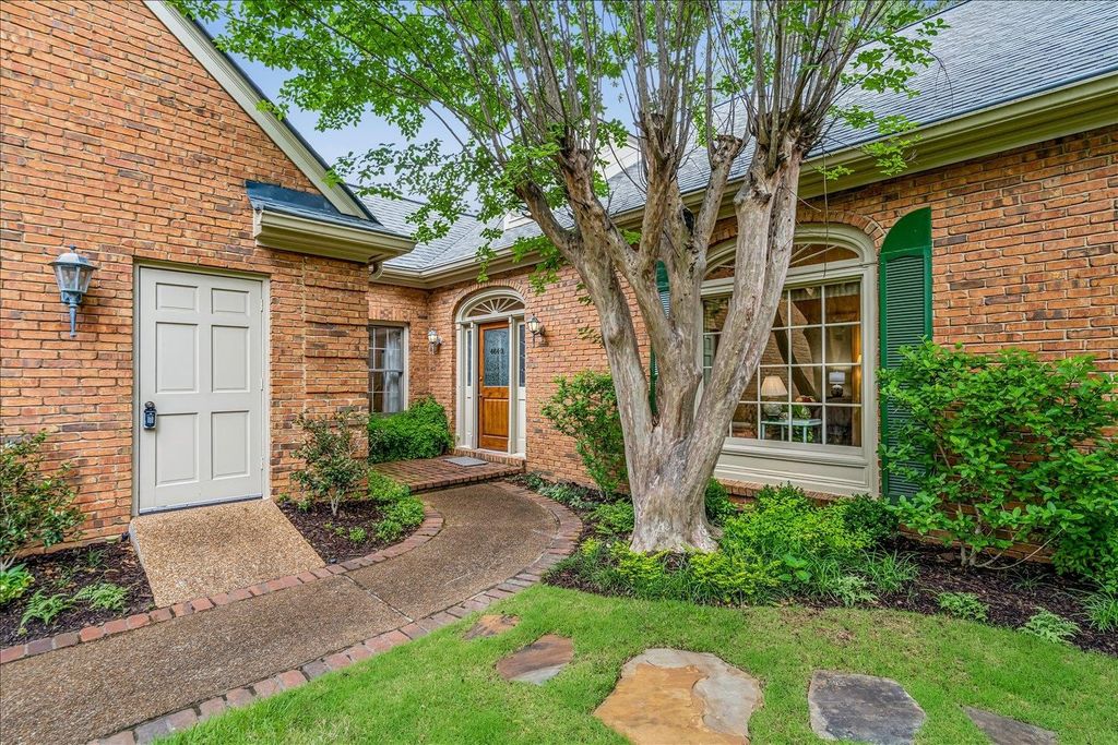 4640 PEPPERTREE LN, Memphis, TN 38117