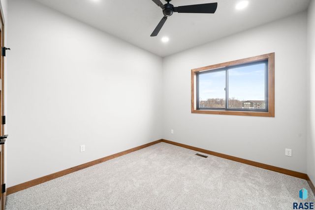 5419 W Vision Cir Circle, Sioux Falls, SD 57107