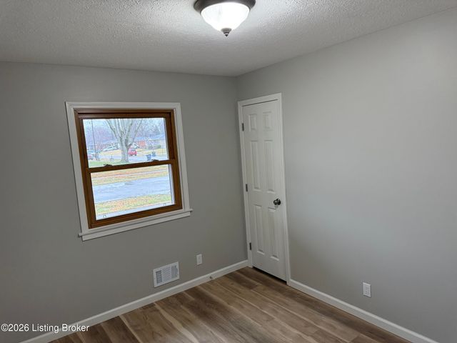 2418 Lorene Ave, Louisville, KY 40216