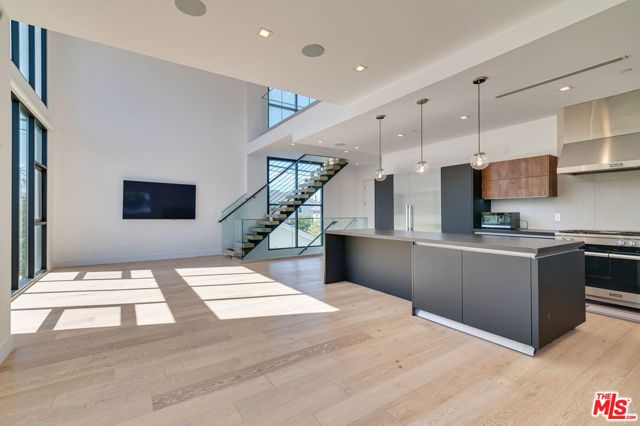 11347 Mississippi Avenue, Los Angeles, CA 90025