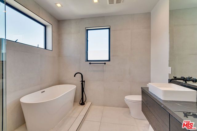 11347 Mississippi Avenue, Los Angeles, CA 90025