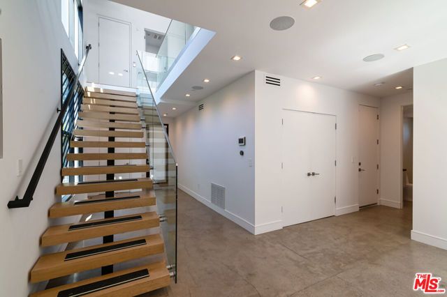 11347 Mississippi Avenue, Los Angeles, CA 90025