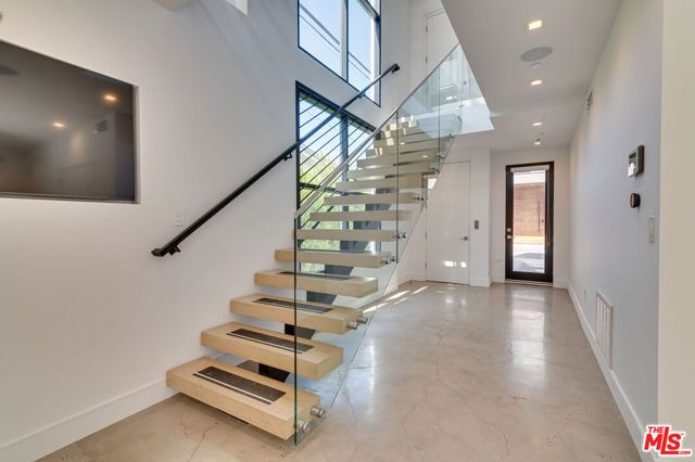 11347 Mississippi Avenue, Los Angeles, CA 90025