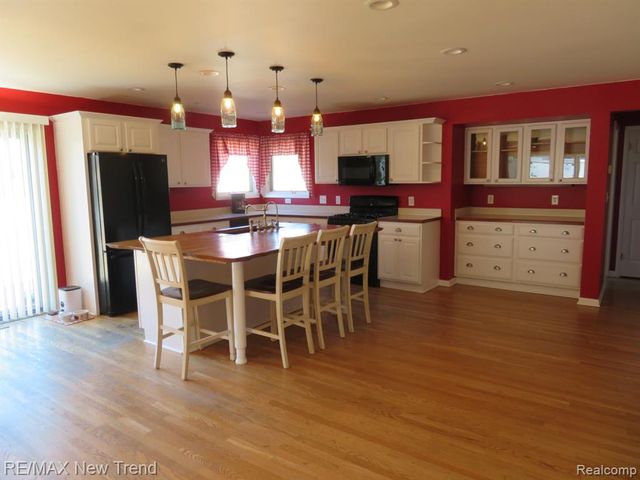 1656 S Lapeer Road, Lapeer, MI 48446