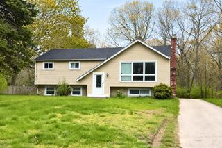 30 Fresh Pond Cir, Plymouth, MA 02360