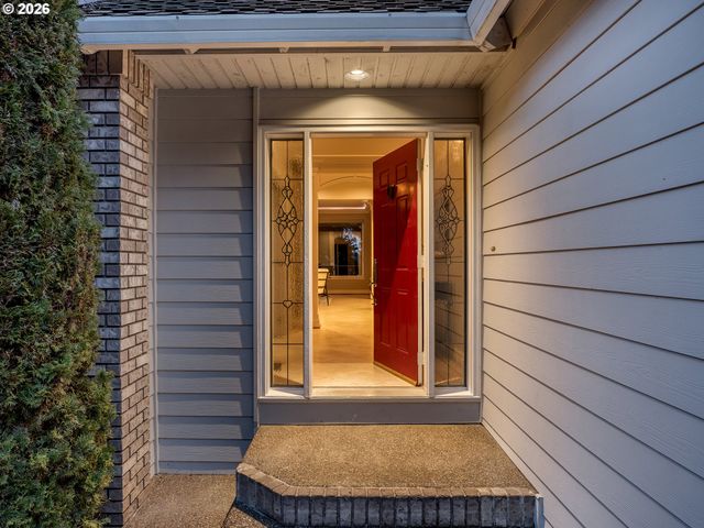 19784 WILDWOOD Dr, West Linn, OR 97068