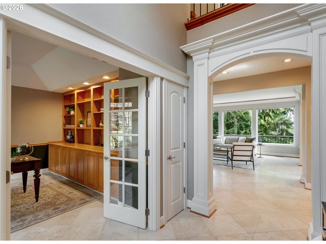 19784 WILDWOOD Dr, West Linn, OR 97068